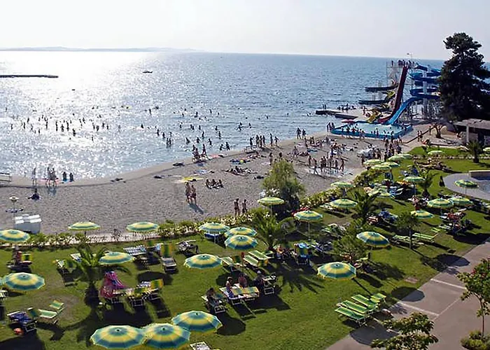 Lux Benak - Barbara アパート