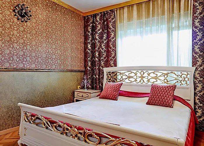 Lux Benak - Barbara *