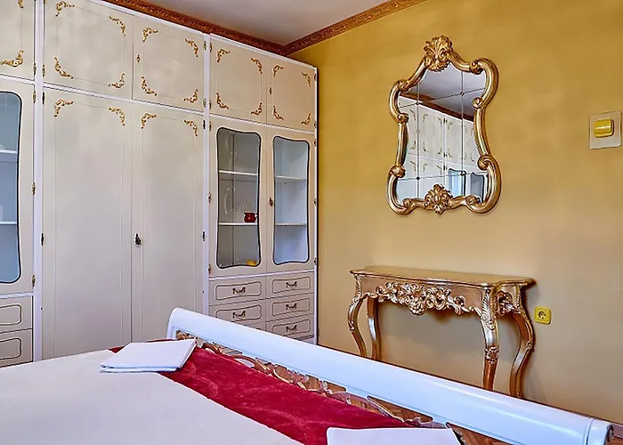 Lux Benak - Barbara *